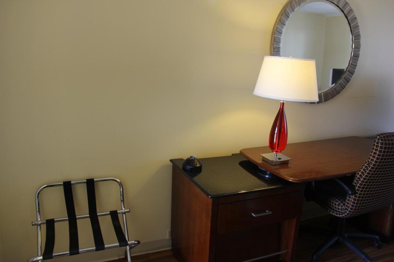 | Seaside Inn & Suites