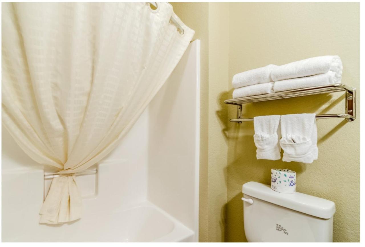 Deluxe King Room at Cobblestone Inn & Suites - Cambridge