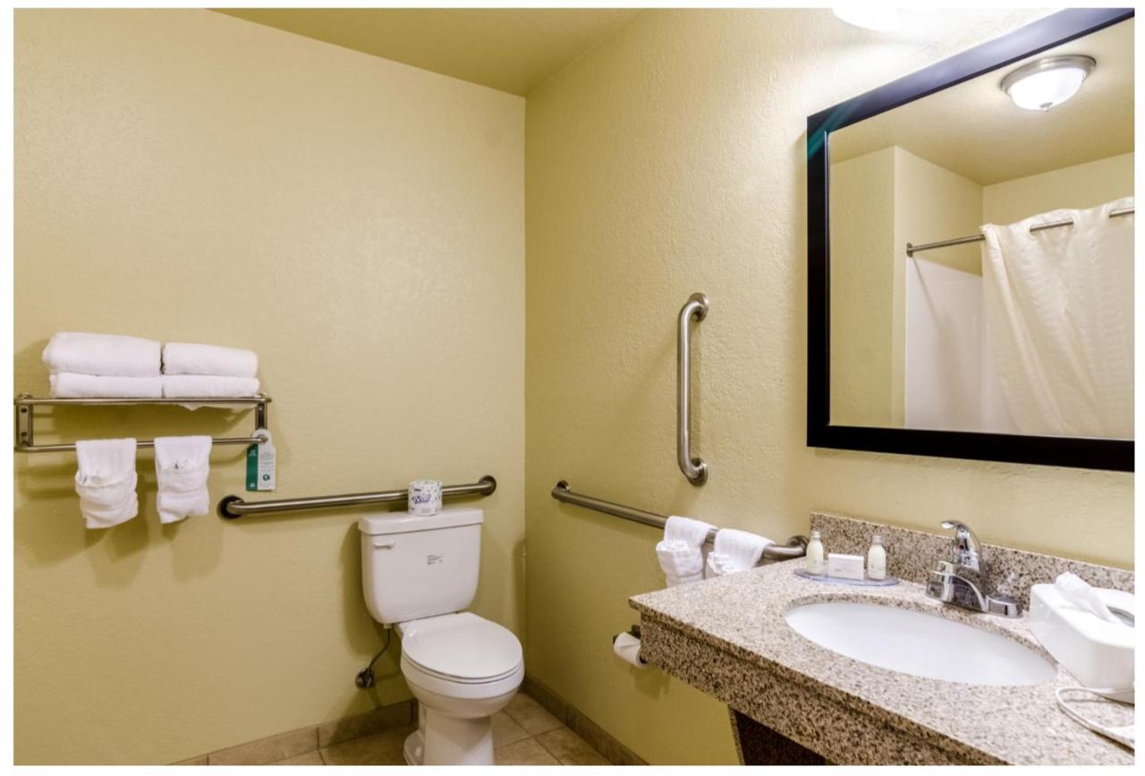 Quadruple Room at Cobblestone Inn & Suites - Cambridge