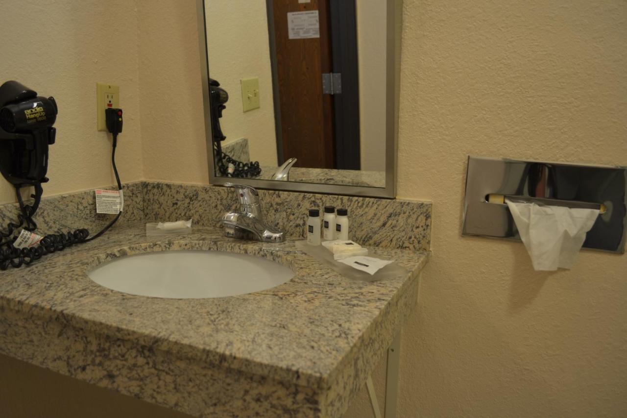 King Room - Disability Access/Non-Smoking at Country Inn & Suites by Radisson, Abingdon, VA