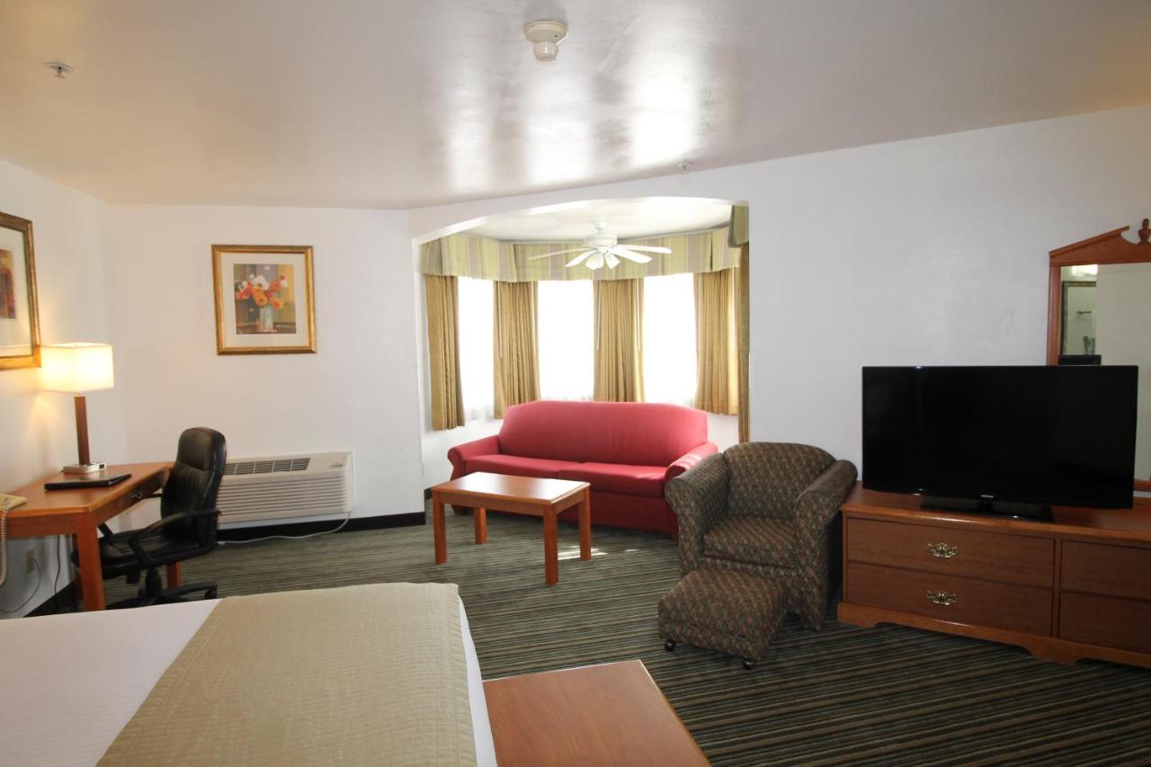 King Room with Sofa Bed - Non-Smoking at Best Western Liberty Inn