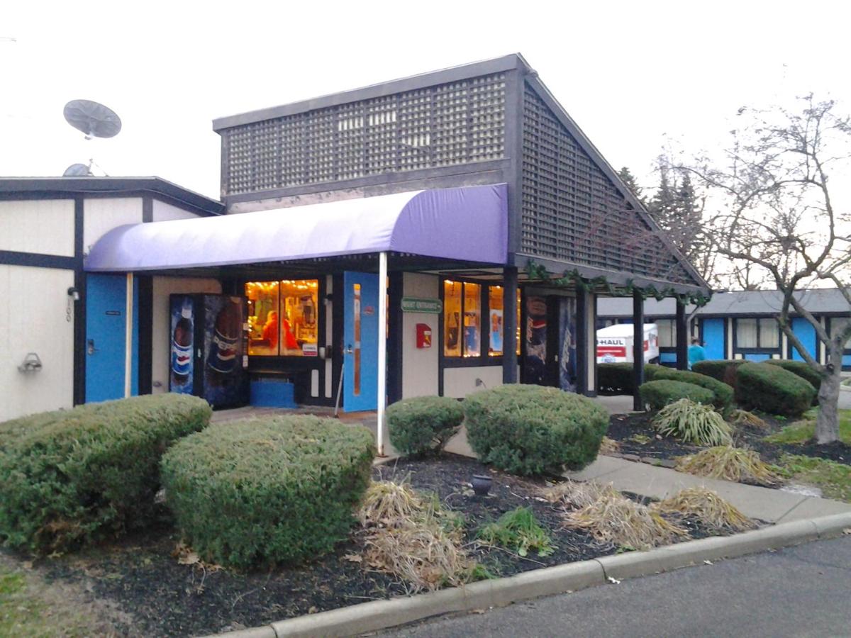 | Xenia Country Inn
