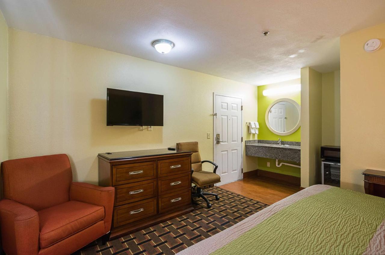| Savannah Garden Inn