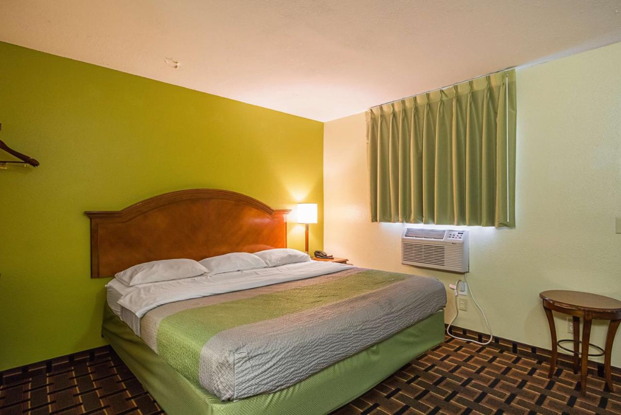 | Savannah Garden Inn
