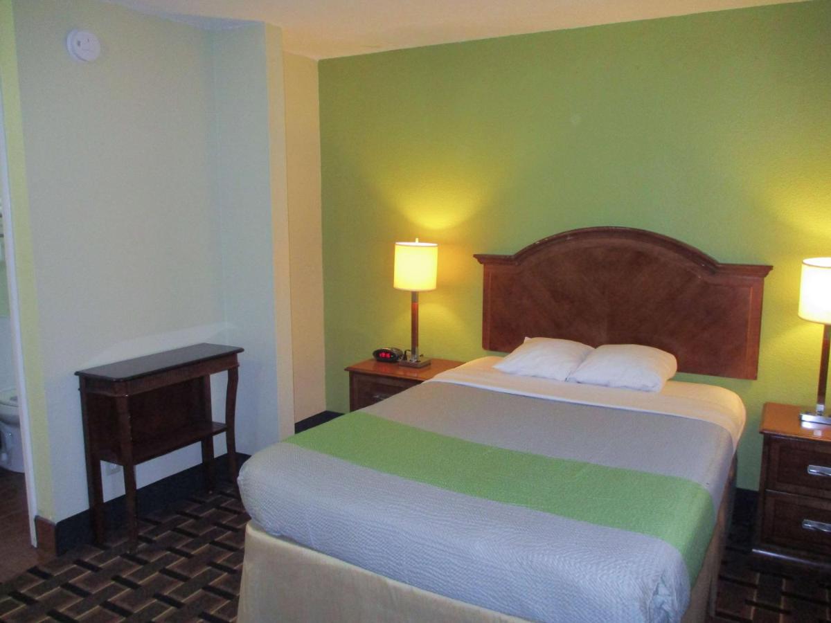 | Savannah Garden Inn