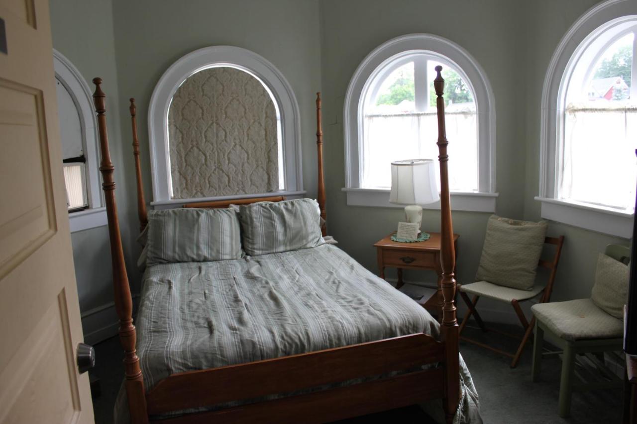 | Victorian Charm Inn