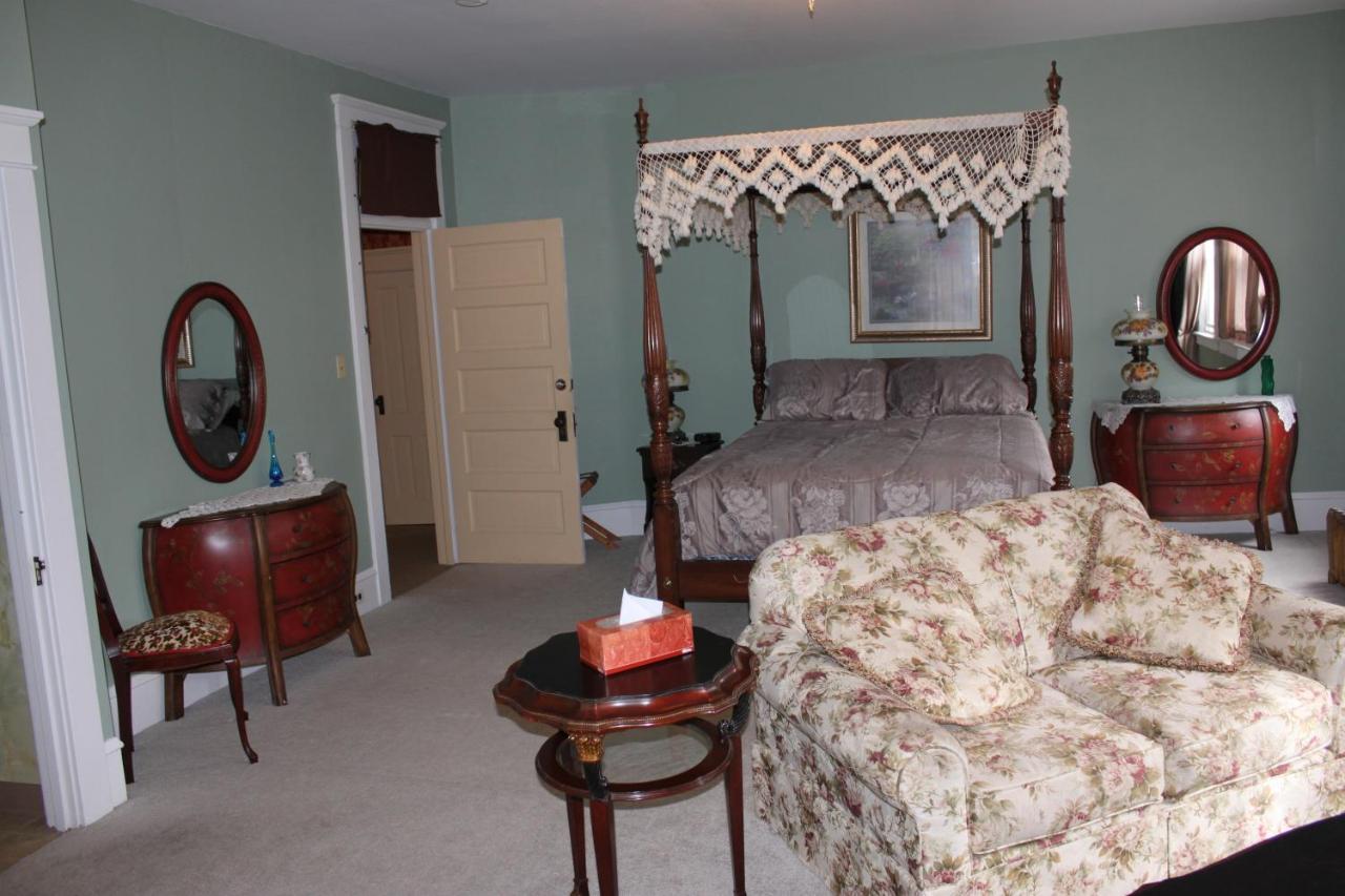 | Victorian Charm Inn