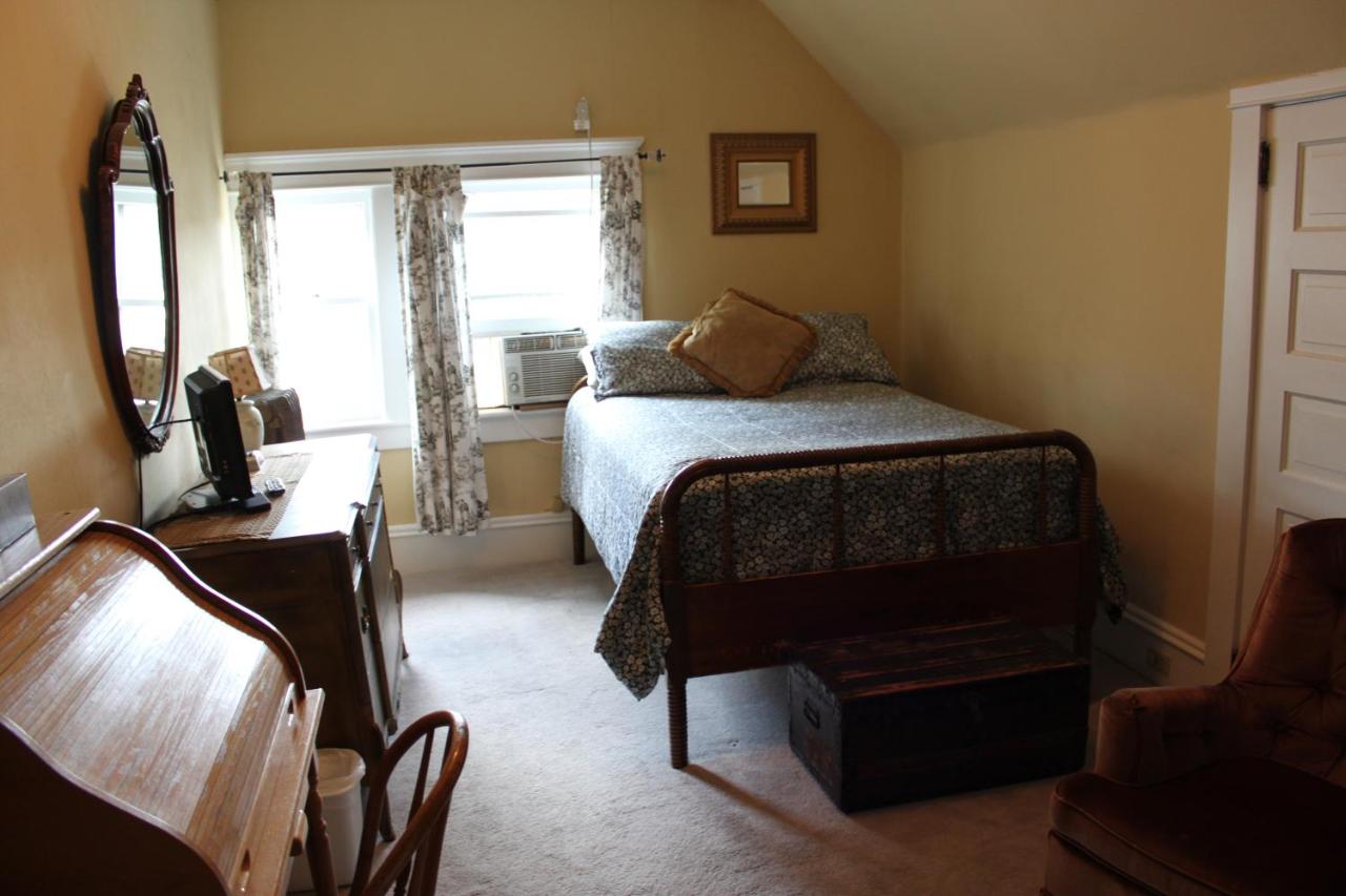 | Victorian Charm Inn
