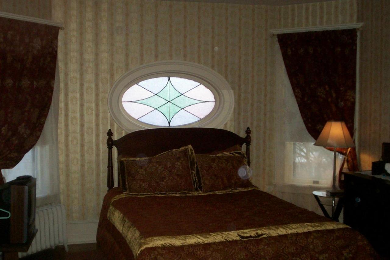 | Victorian Charm Inn