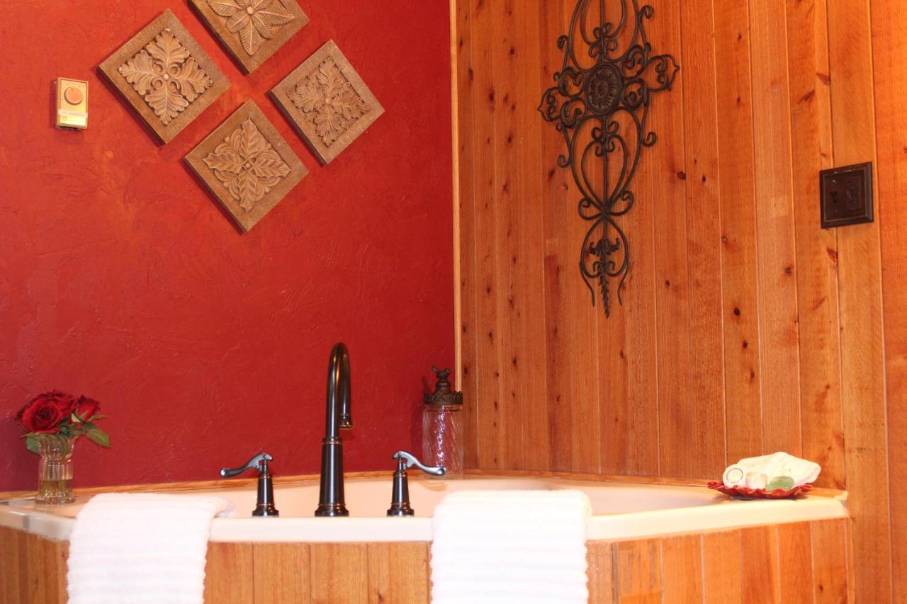 | The Inn at White Oak