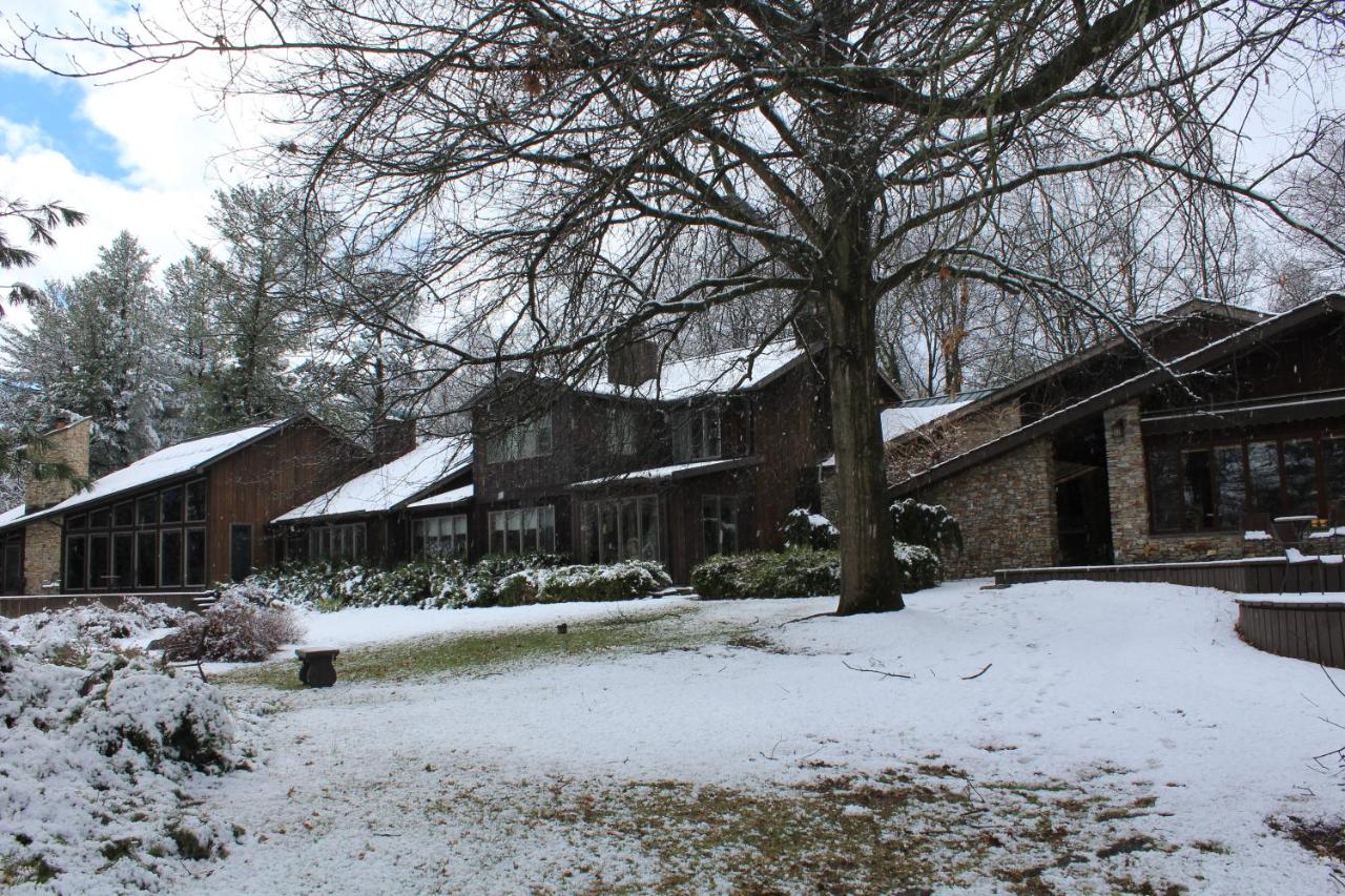 | The Inn at White Oak