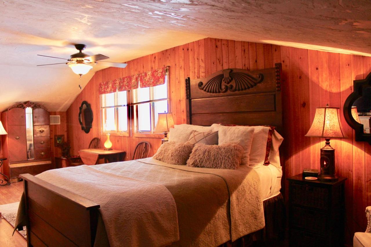 | The Inn at White Oak