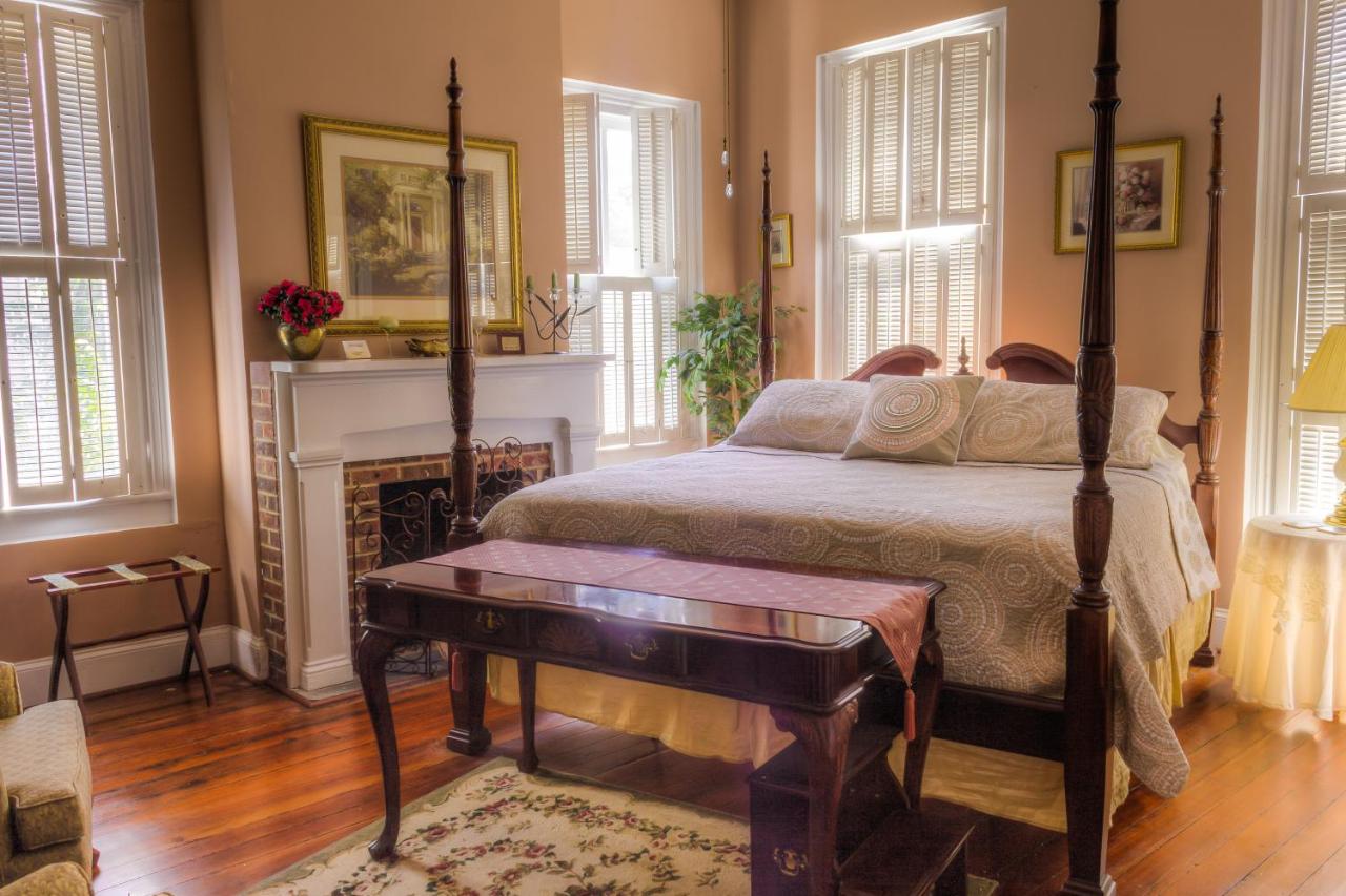 | Olde Town Inn