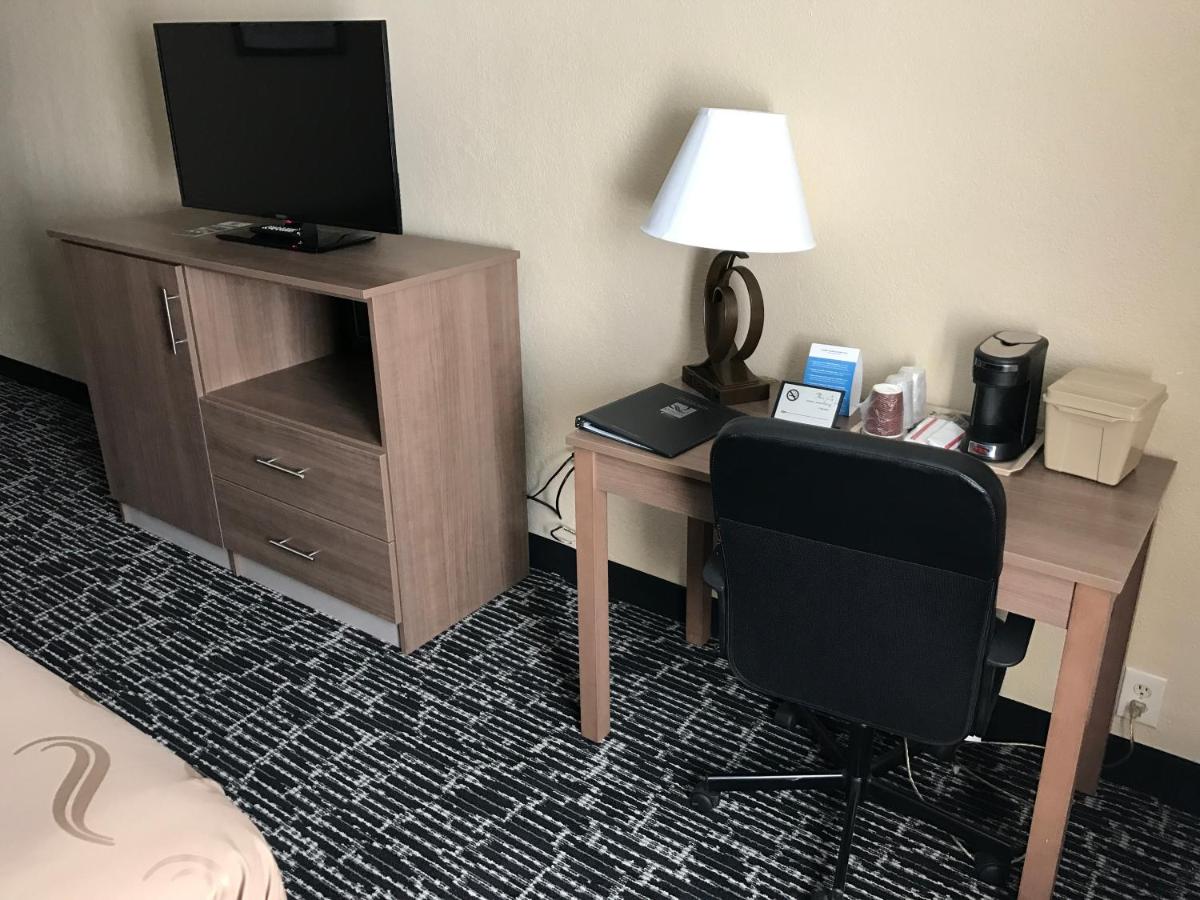 Double Room with Two Double Beds at Quality Inn Near Pimlico Racetrack
