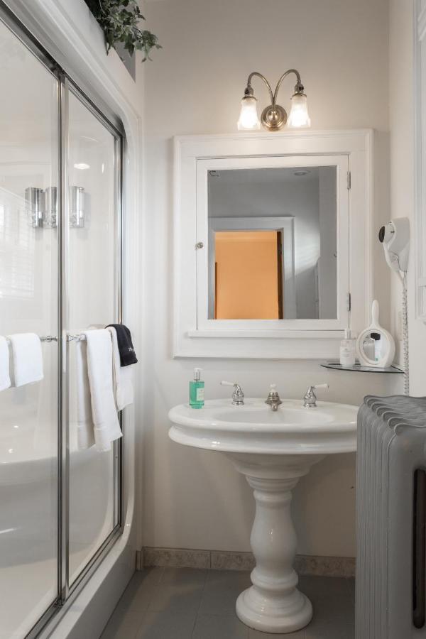 Deluxe Queen Room at Stewart Inn