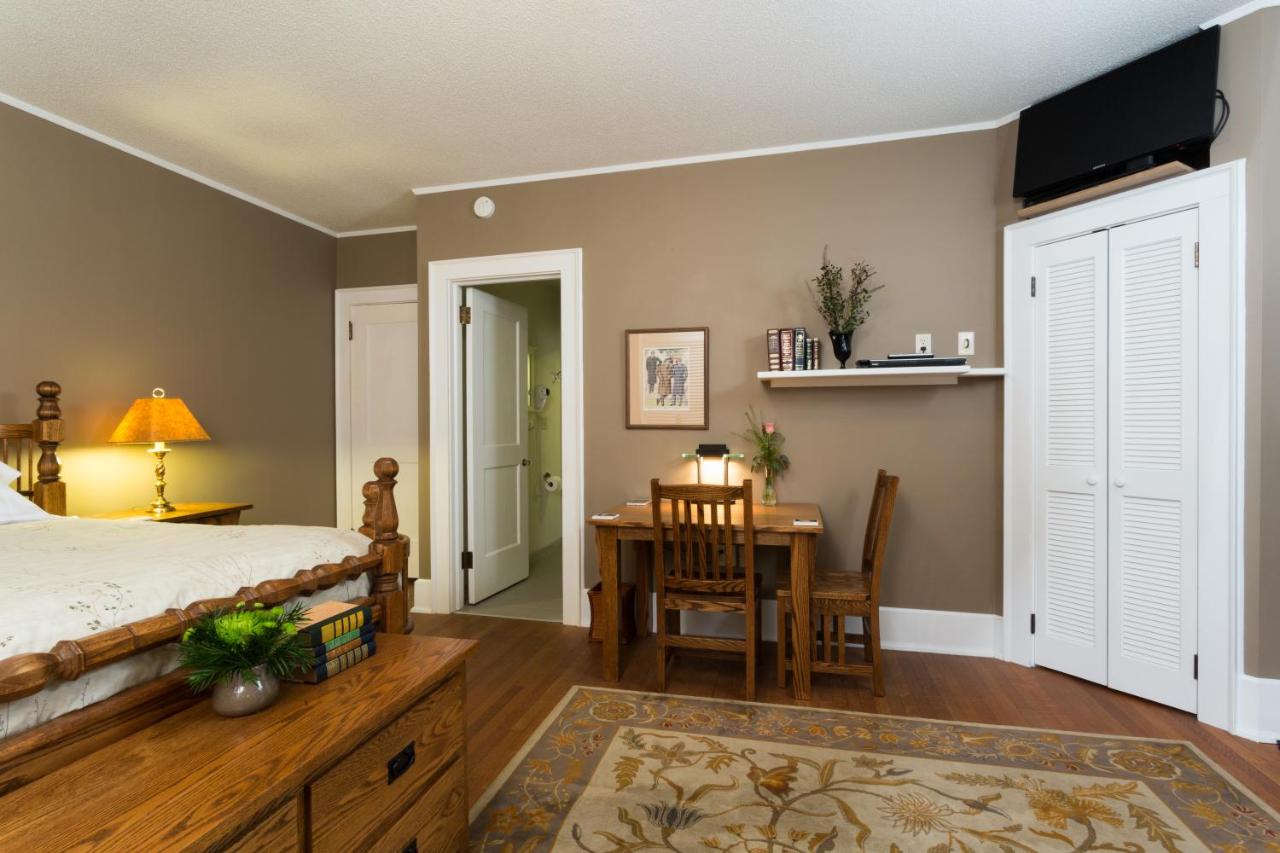 Deluxe King Room at Stewart Inn