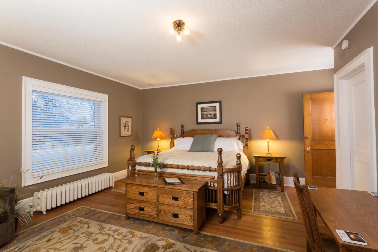 Deluxe King Room at Stewart Inn