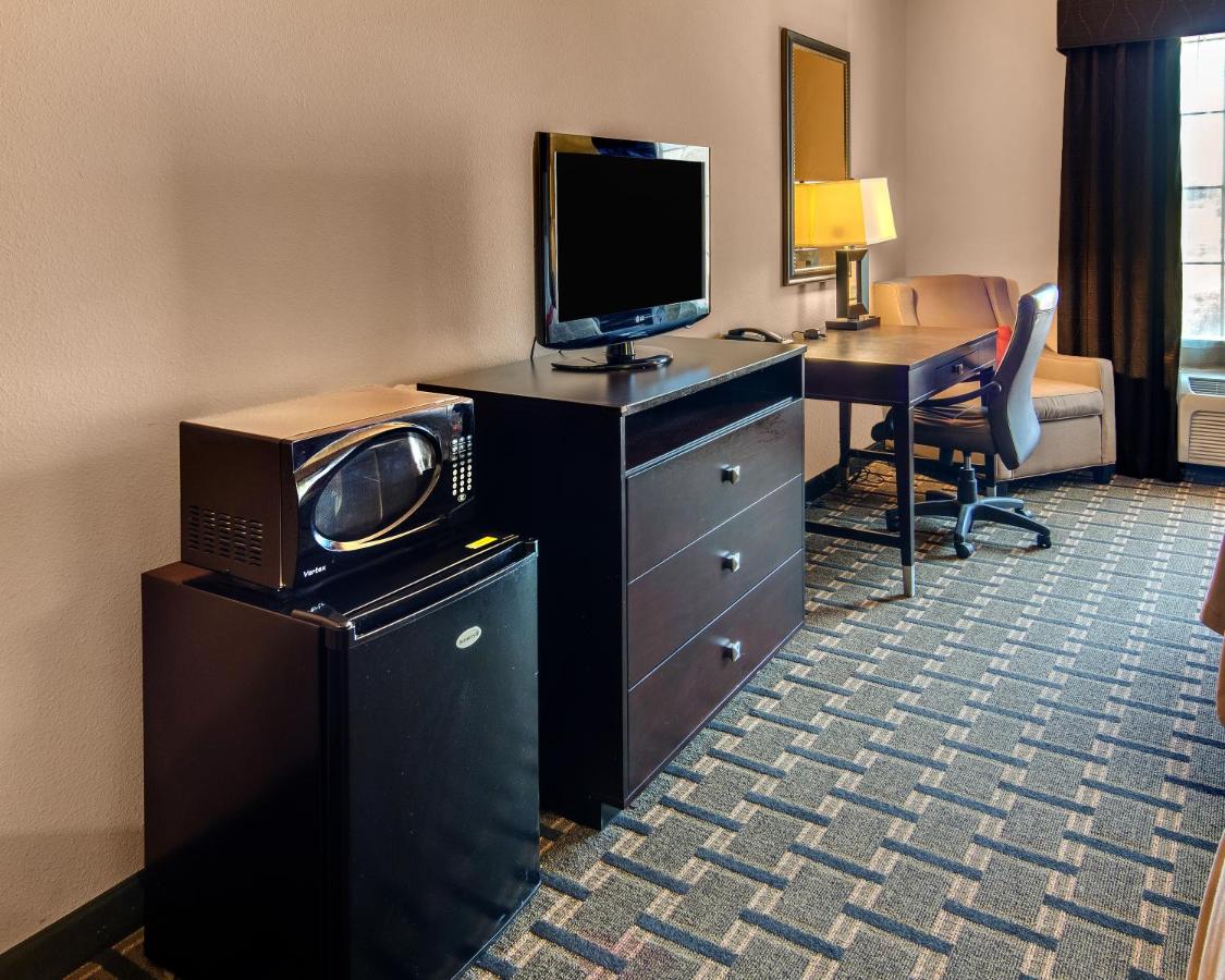 Queen Room with Two Queen Beds - Accessible/Non-Smoking at Comfort Inn & Suites Paris