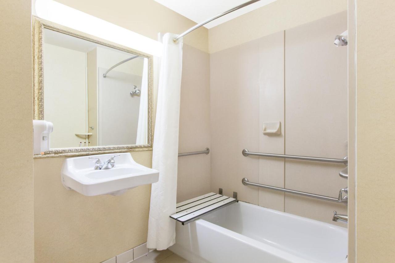 Deluxe King Room - Disability Access - Non-Smoking at Wingate by Wyndham Bentonville AR