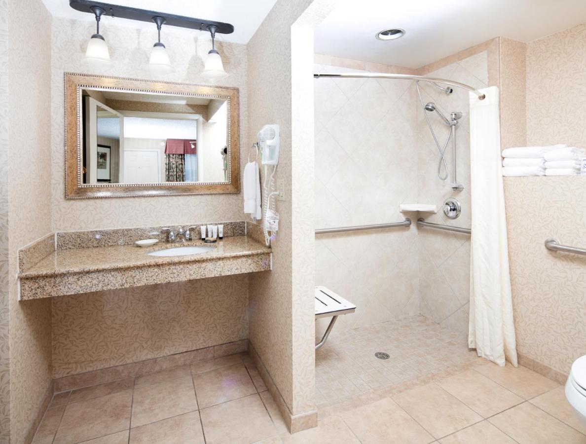 Queen Room with Two Queen Beds - Disability Access at Red Lion Inn & Suites Missoula