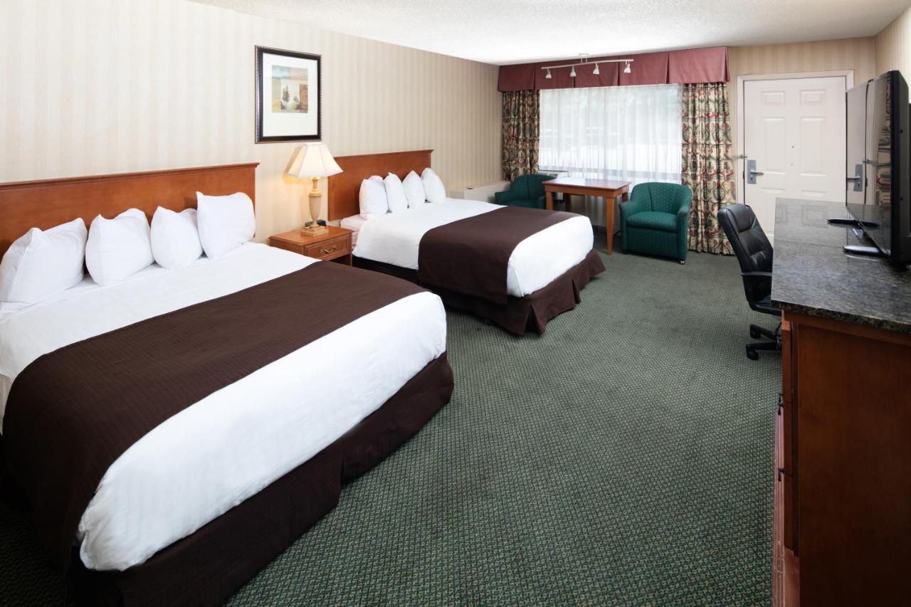 Queen Room with Two Queen Beds - Disability Access at Red Lion Inn & Suites Missoula