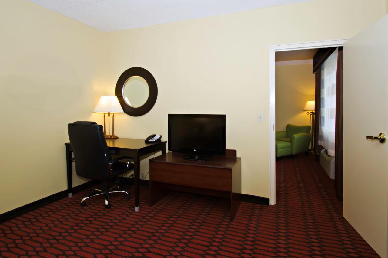 King Suite - Non-Smoking at Baymont by Wyndham Harrisburg