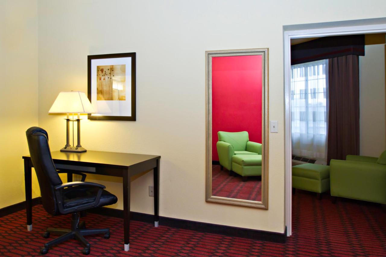 King Suite - Non-Smoking at Baymont by Wyndham Harrisburg