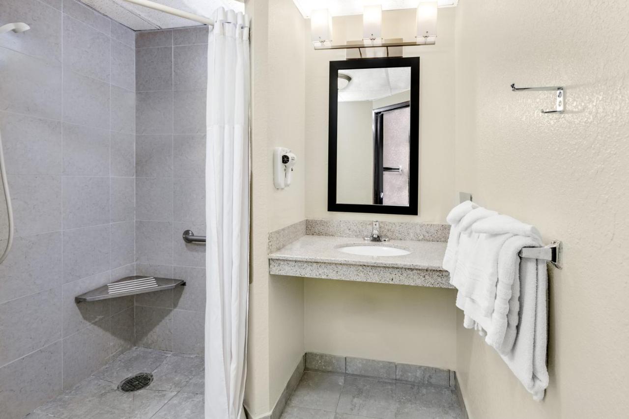 Double Room - Disability Access/Non-Smoking at Days Inn by Wyndham Newton