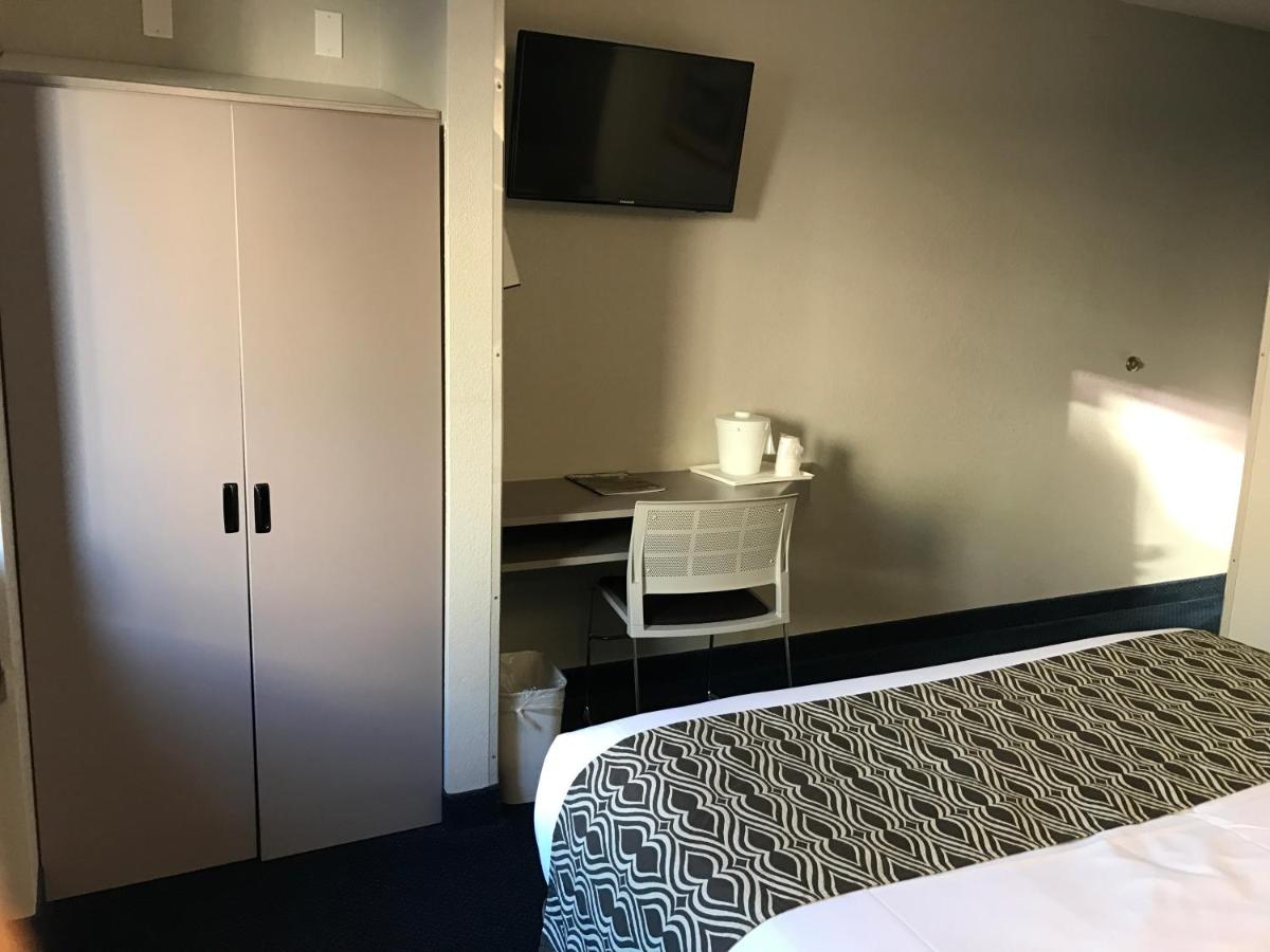 Queen Room - Non-Smoking at Microtel Inn by Wyndham Louisville East