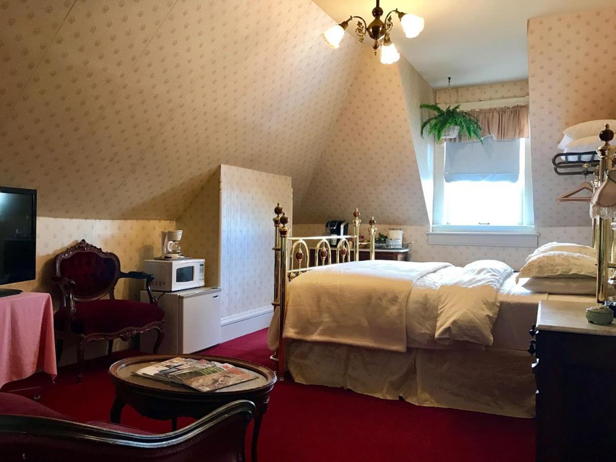 | The Redstone Inn and Suites