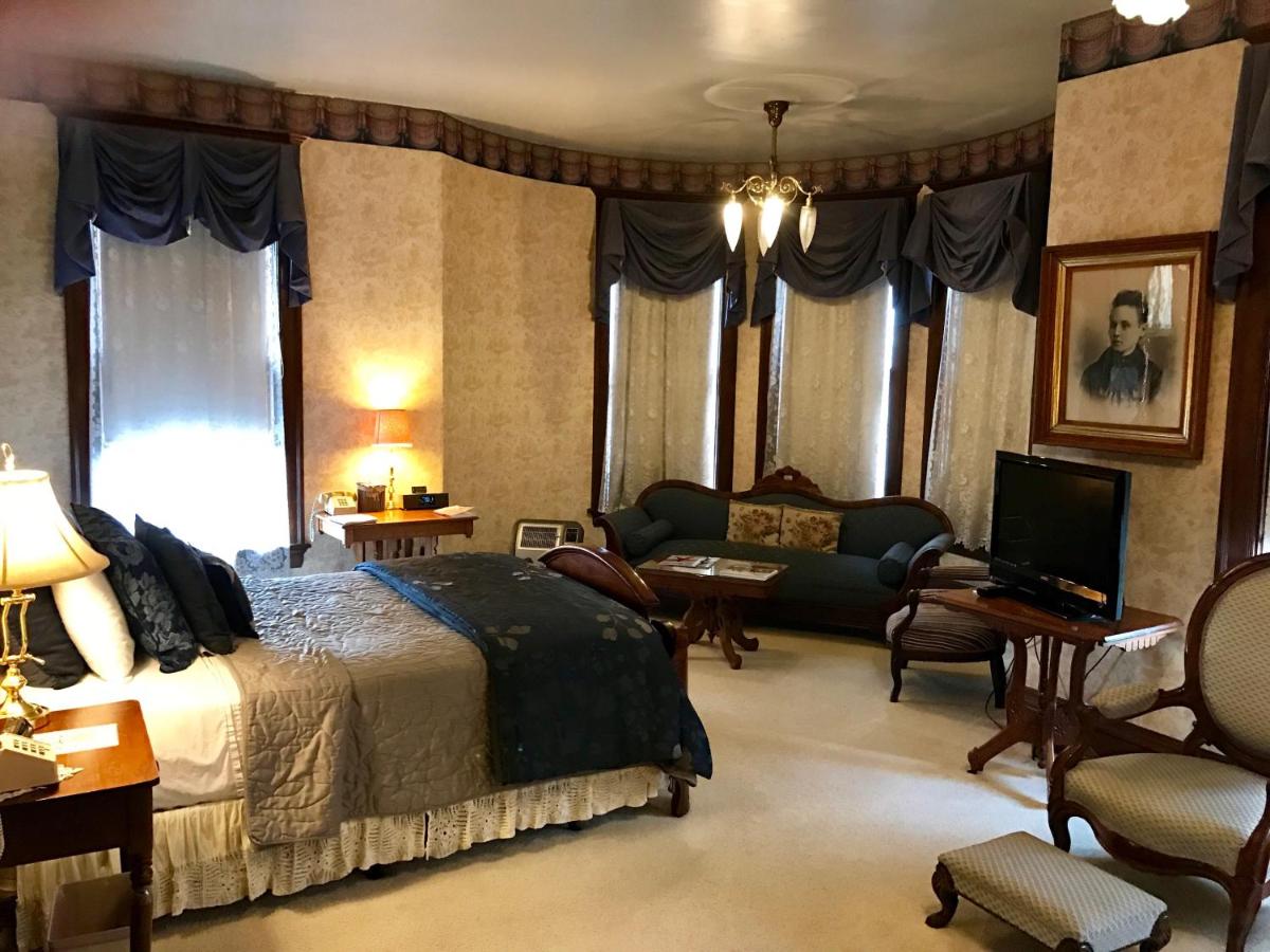 | The Redstone Inn and Suites