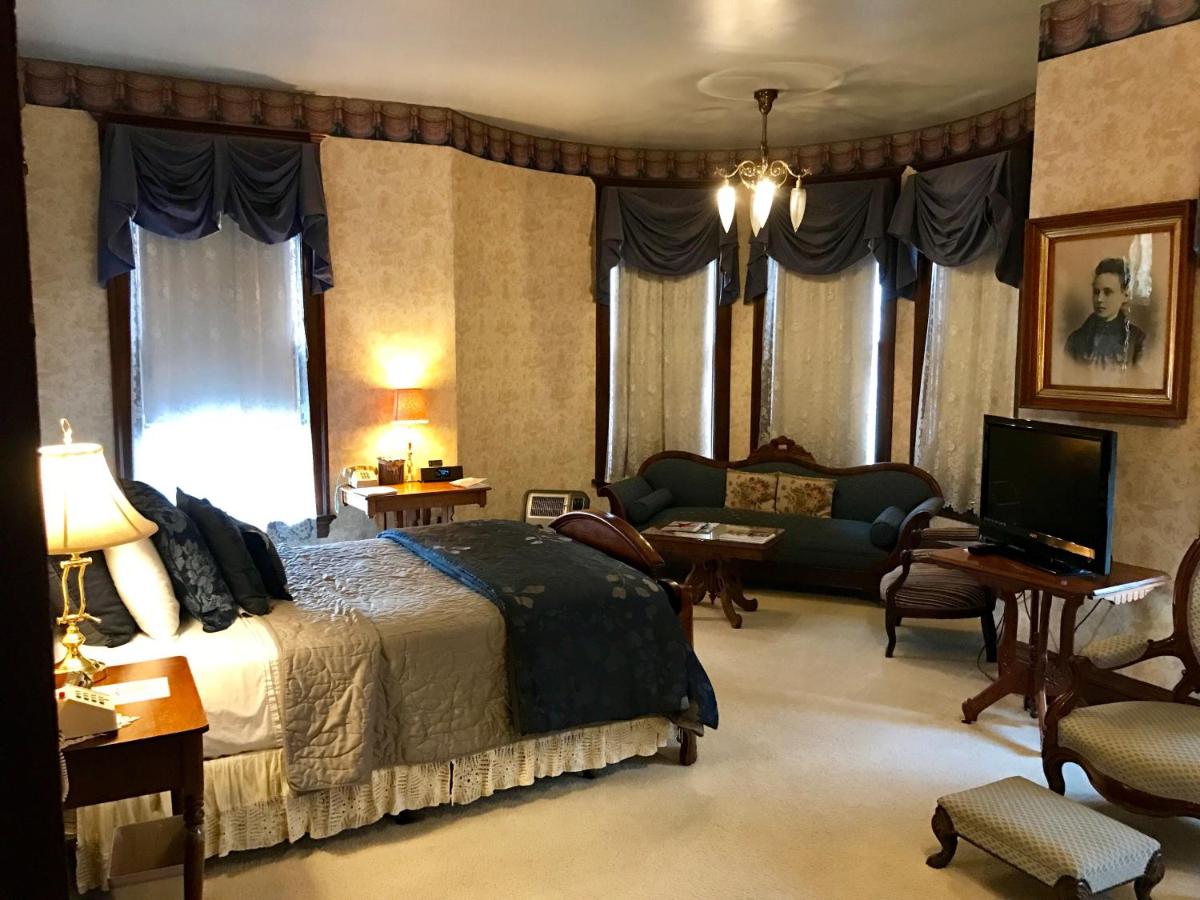 | The Redstone Inn and Suites