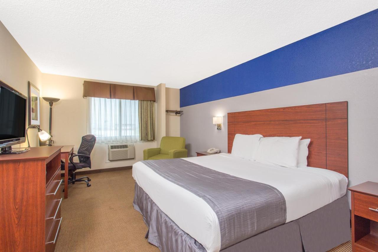 King Room - Non-Smoking at Baymont by Wyndham Dubuque
