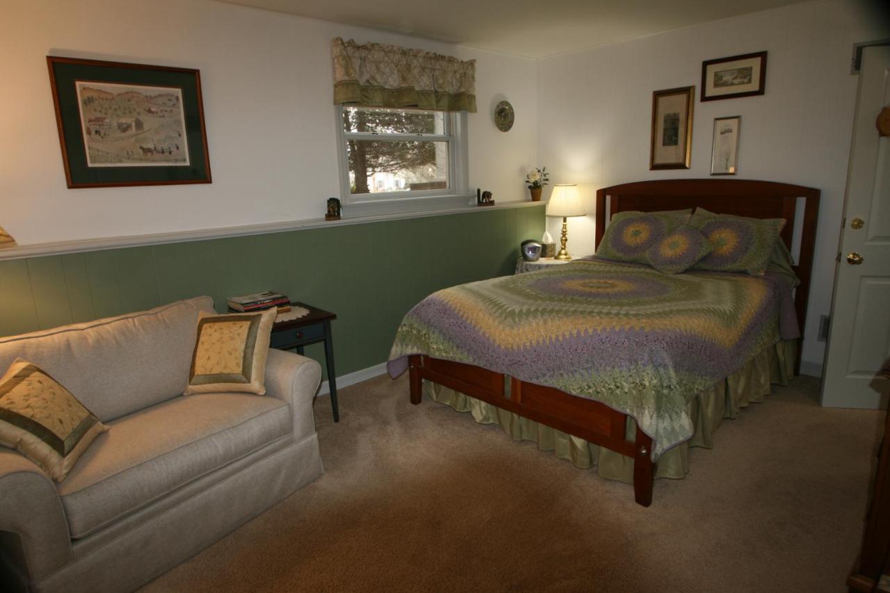 | Carriage Corner Bed & Breakfast