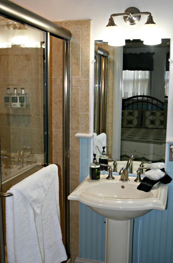 | Carriage Corner Bed & Breakfast