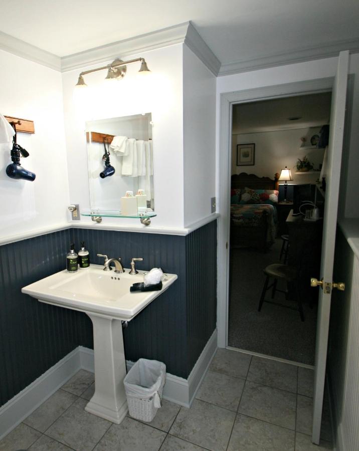| Carriage Corner Bed & Breakfast