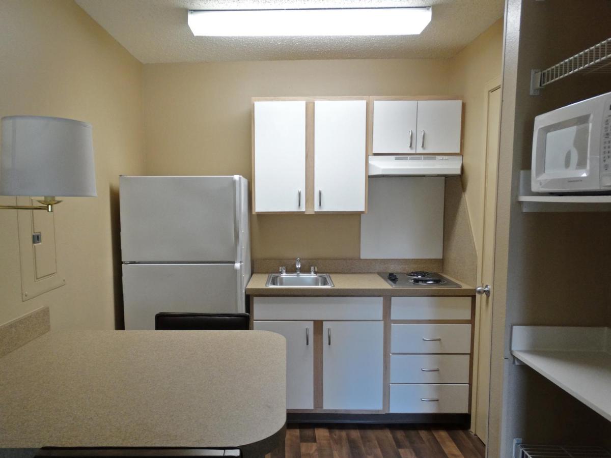 Deluxe Studio with 1 Queen Bed - Non-Smoking at Extended Stay America Suites Kansas City Shawnee Mission