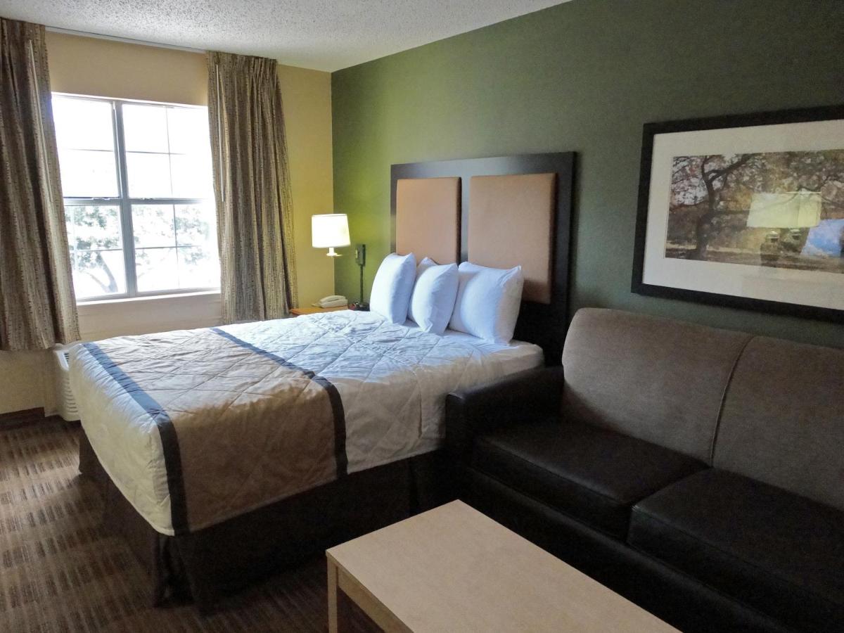 Deluxe Studio with 1 Queen Bed - Non-Smoking at Extended Stay America Suites Kansas City Shawnee Mission