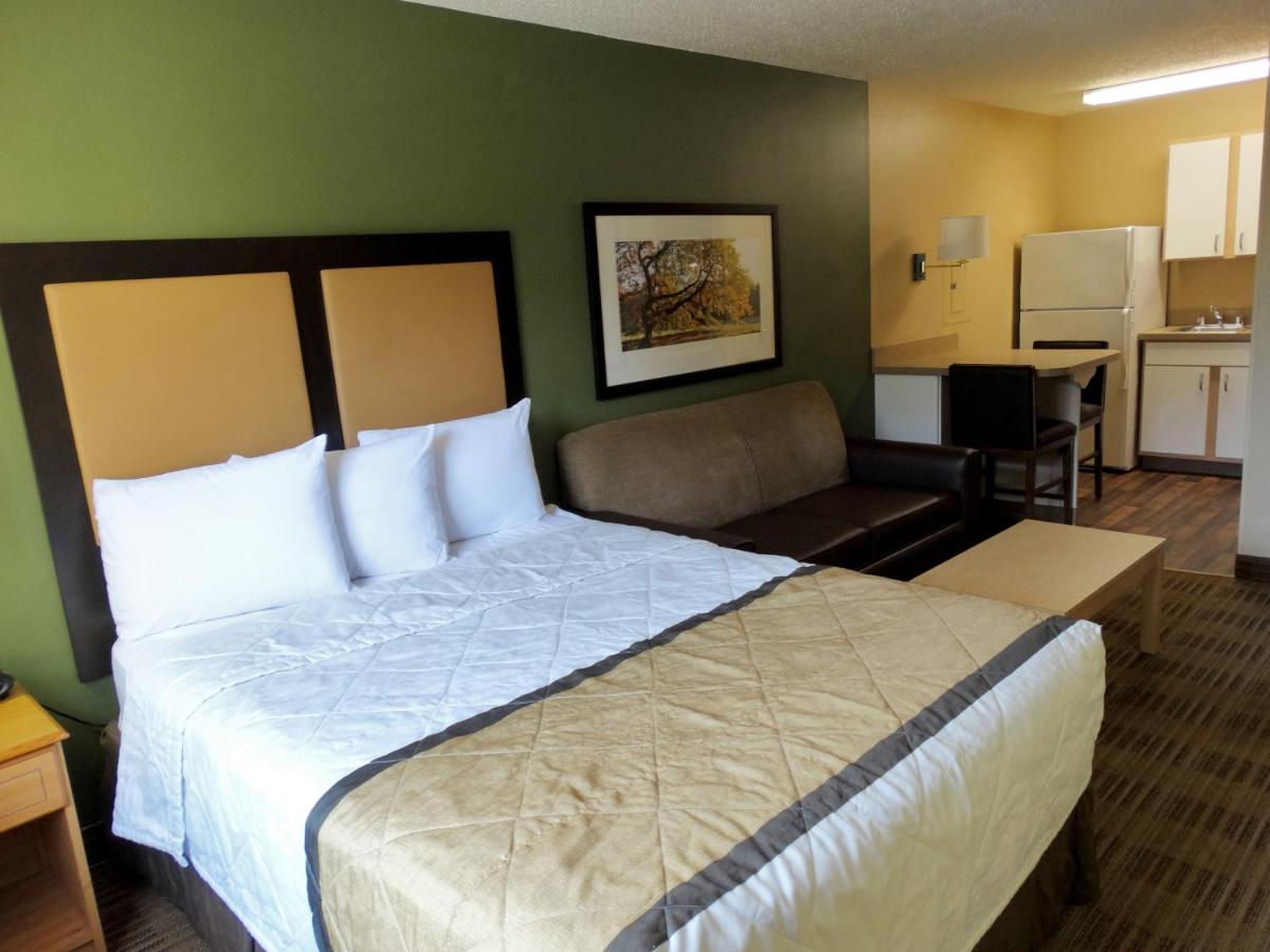 Deluxe Studio with 1 Queen Bed - Non-Smoking at Extended Stay America Suites Kansas City Shawnee Mission