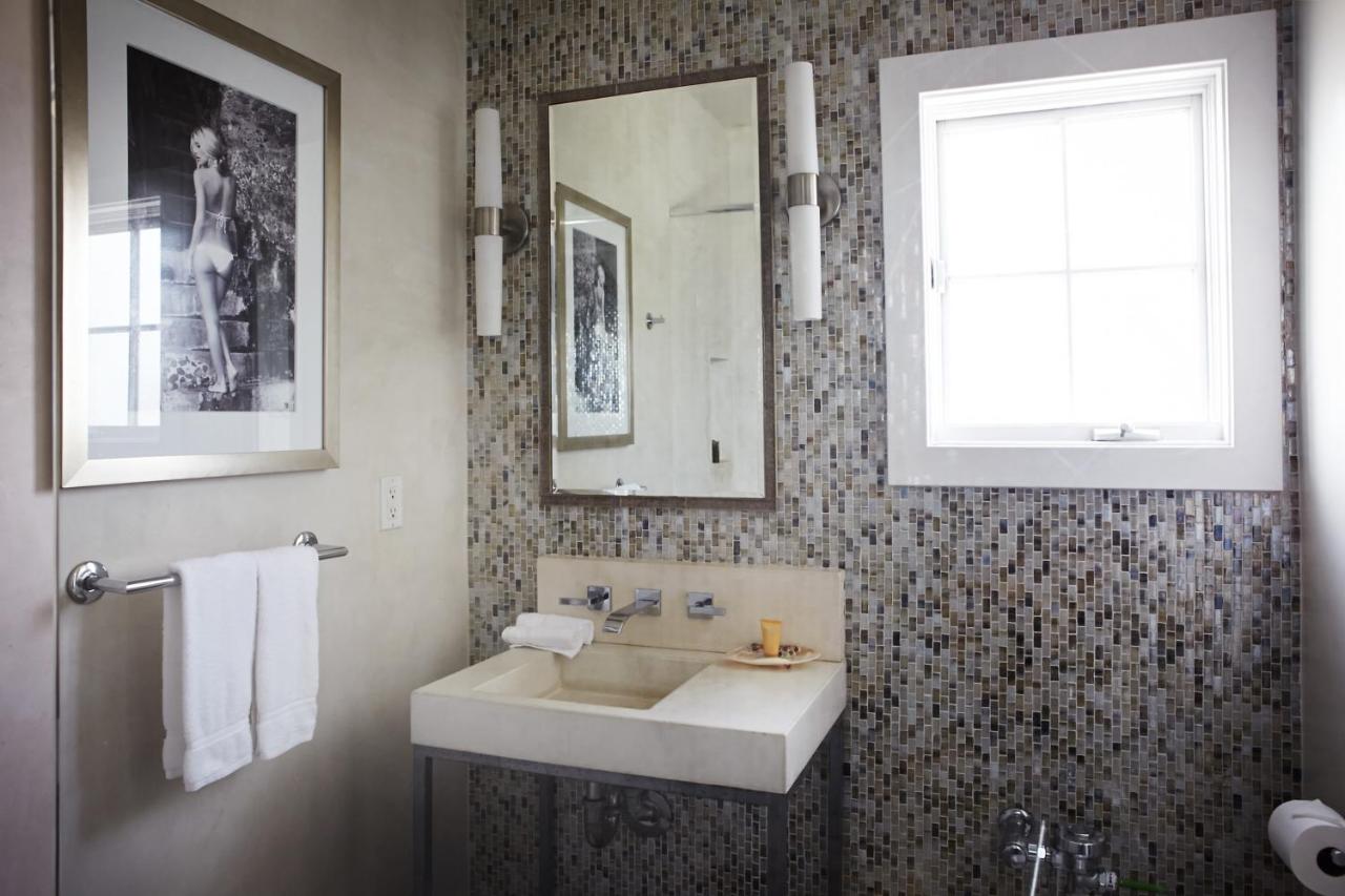 Surf Themed Queen Room at La Casa del Camino