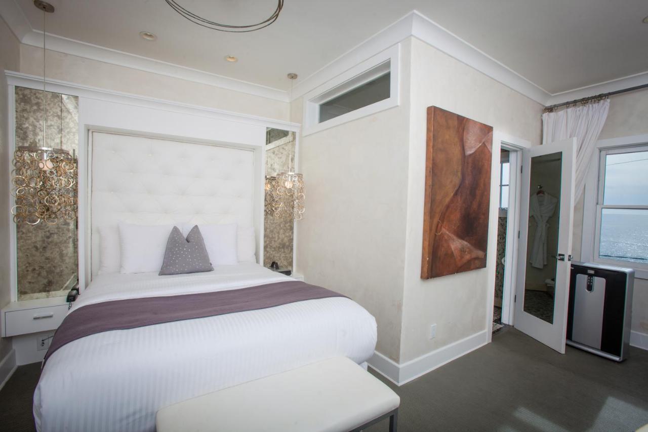 Surf Themed Queen Room at La Casa del Camino