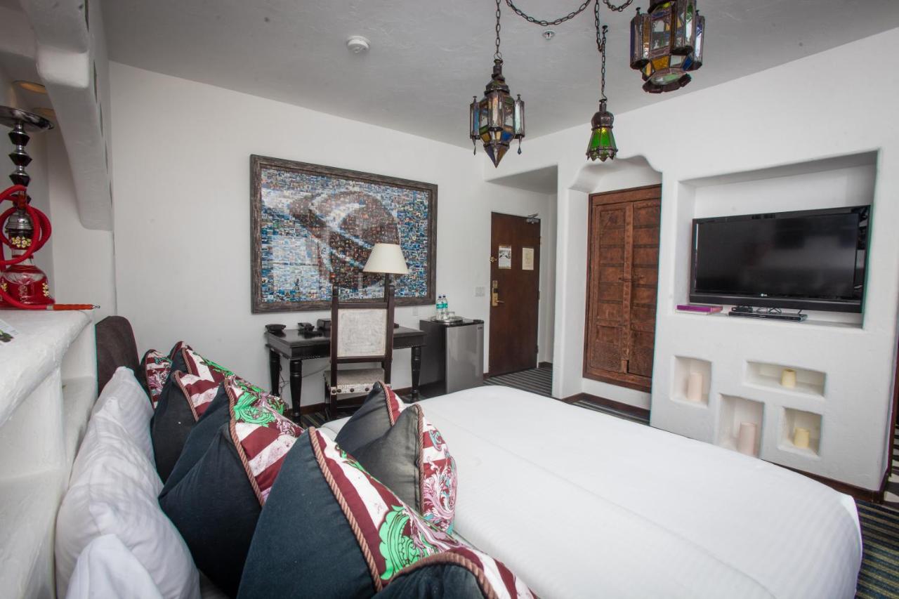 Surf Themed Queen Room at La Casa del Camino