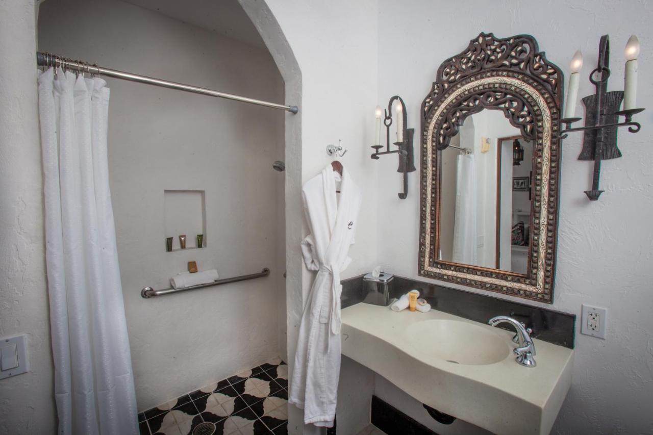 Surf Themed Queen Room at La Casa del Camino
