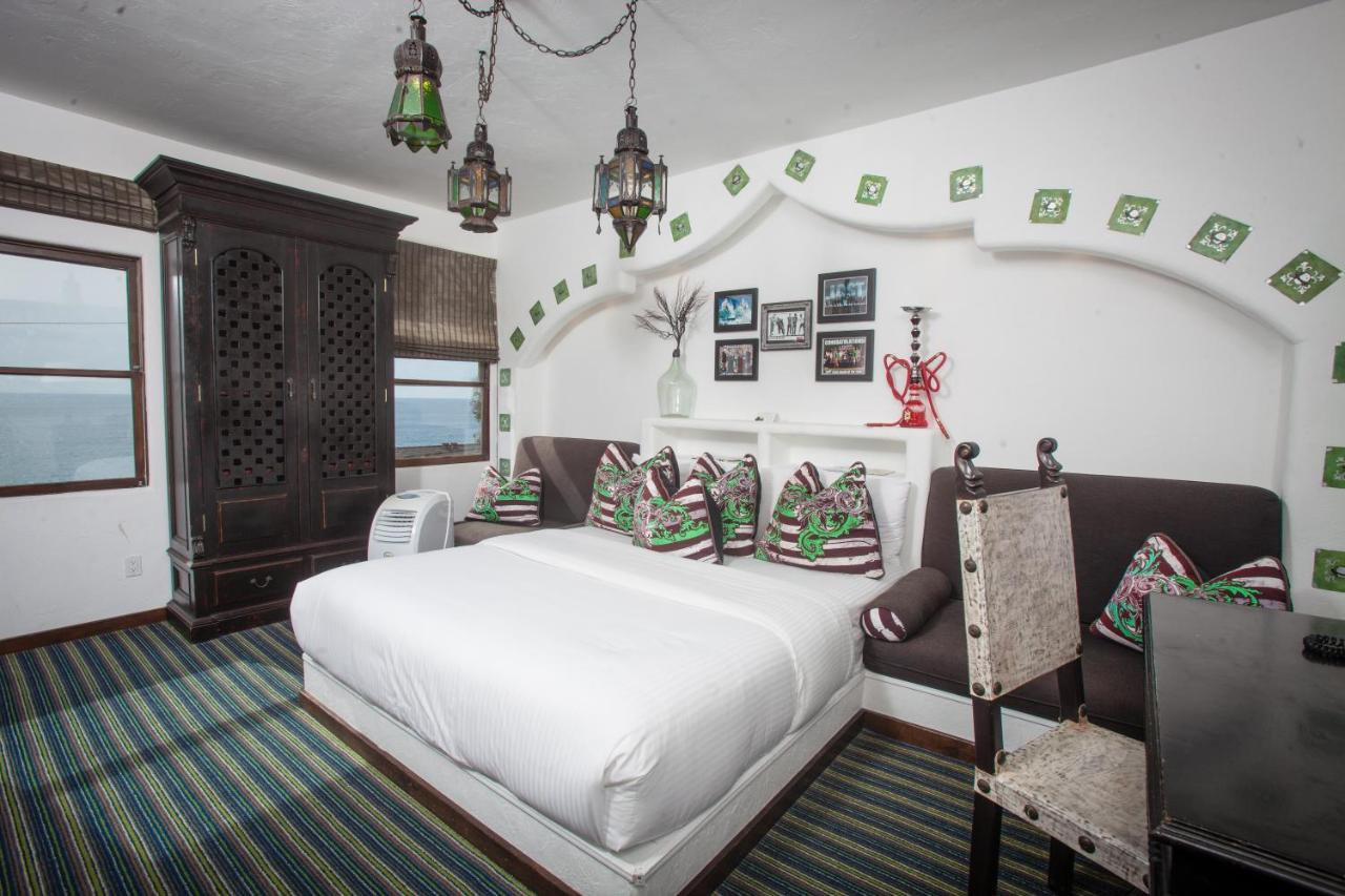 Surf Themed Queen Room at La Casa del Camino