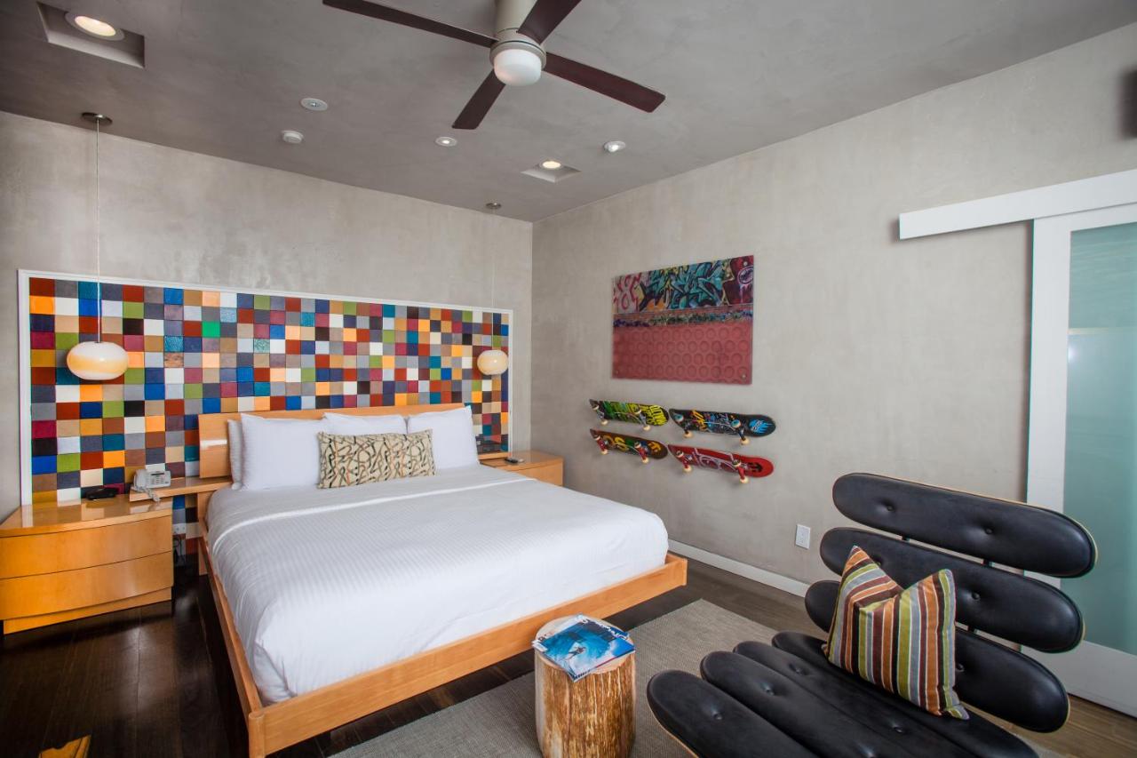 Surf Themed Queen Room at La Casa del Camino
