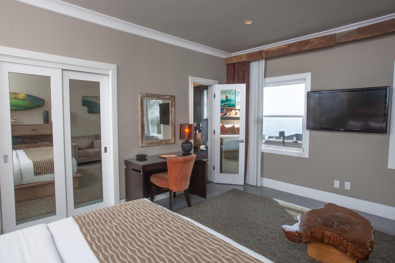 Surf Themed Queen Room at La Casa del Camino