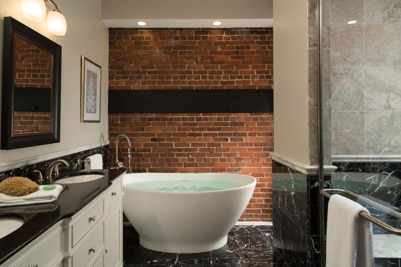 | 16 Bay View