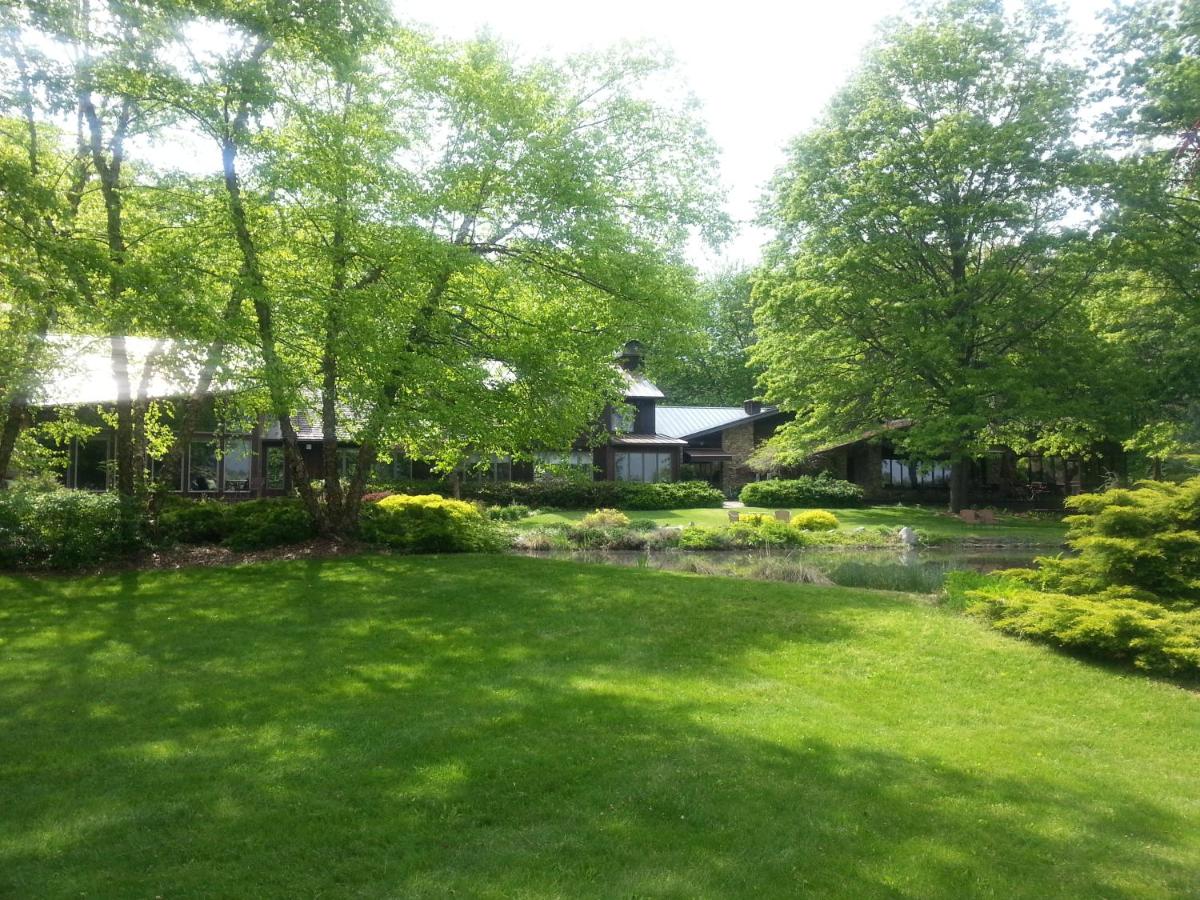 | The Inn at White Oak