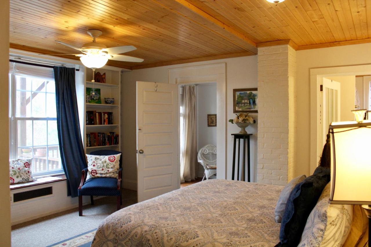 | Oakland Cottage Bed and Breakfast