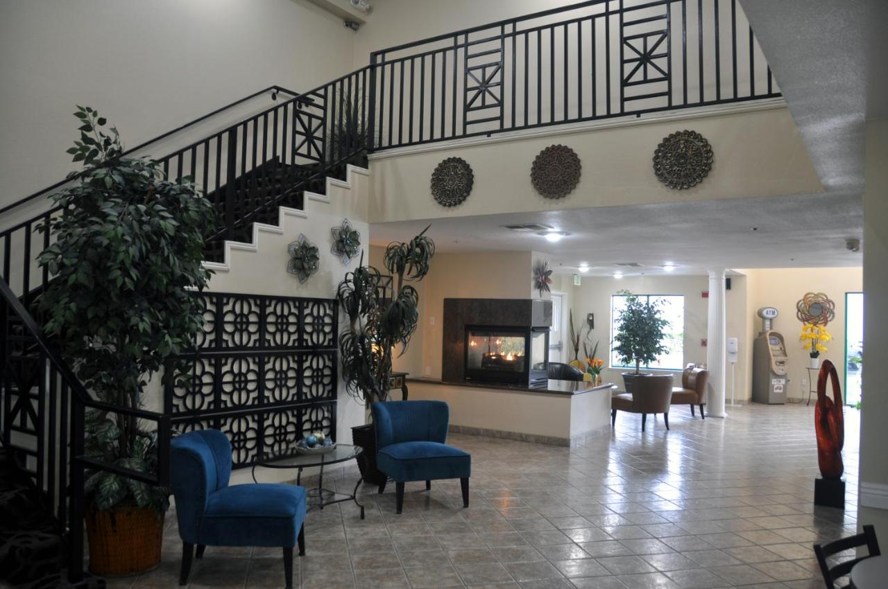 | Pavilion Inn